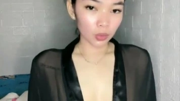 Usap Anu Host Cantik Pamerin Uting Nenen Mungilnya