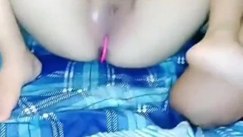 Obok-obok Memek Baby Mikey Hingga Basah