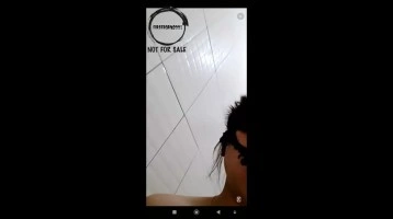 Bhekeeyez Genit Pamer Keindahan Buka Busana