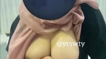 Bokep Jilbab – Sepongan Binor Hijabers Cakep Konten by @Yrswty