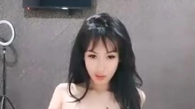 Bokep Awcece Host Cantik Pamer Nenen Gede
