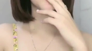Uting Cewek Bondol Toketnya Bulet Pas di Tangan Dream