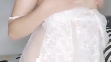Bokep Indo Sari Pamer pantat Putih Mulus Part 1