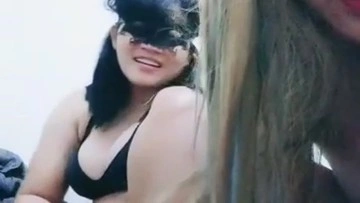 Duo Lesbian Colok Memek Bestienya Kenyot TT
