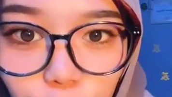 Bokep Jilbab – Dera Angela Hijabers Melet Lidahnya Panjang Bigo Live