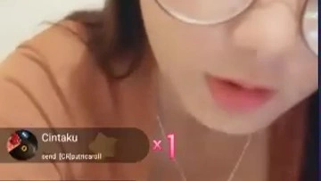 Putri Carol Berkacamata Live Colmek pake Topeng