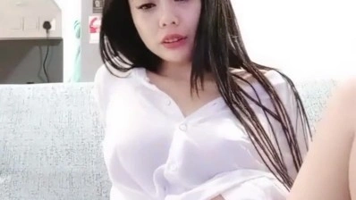 Bokep BabyGirls Remas Buah Dada Sambil Desah Mango