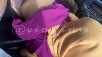 Cewek Jilbab Cantik ML Di Mobil
