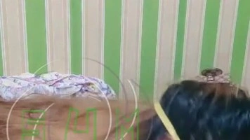 Tante Mia nyepong siaran langsung