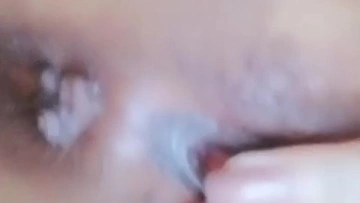 Laura Colok Memek Becekin di Kamar Hotel