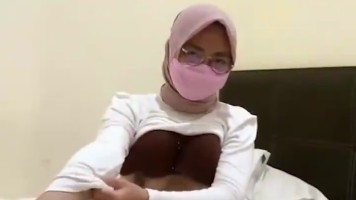 Vicoletta Wanita Cantik Bercadar Colmek